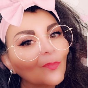 Meet your Posher, Suzanne